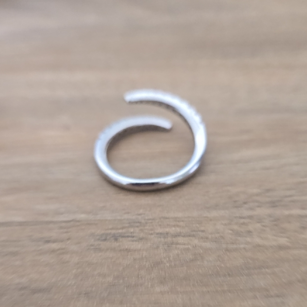 Elegant Silver Women's Ring - Picture 7 of 8